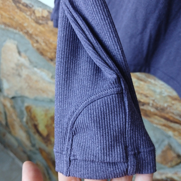 ATHLETA Uptempo Ribbed Vneck Stretchy Long Sleeve Purple Henley Top Extra Small - Picture 5 of 9